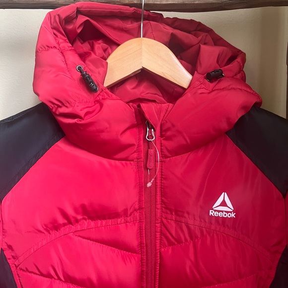 NWOT Women's Reebox Strength Power Hooded Puffer Jacket Size Small - Picture 3 of 13
